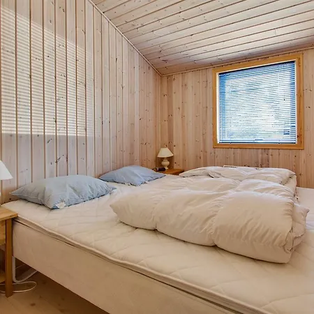 Three-bedroom Holiday In * Hals