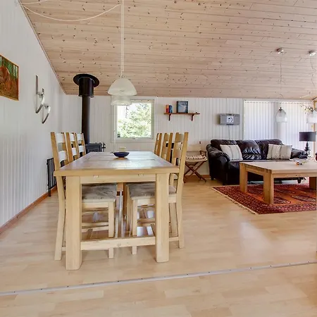 Three-bedroom Holiday In * Hals