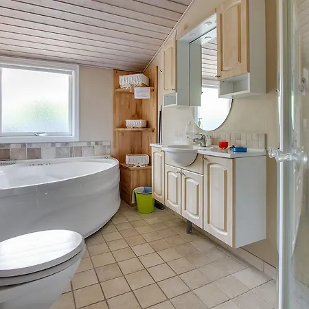 Three-bedroom Holiday In * Hals