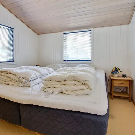 Three-bedroom Holiday In * Hals