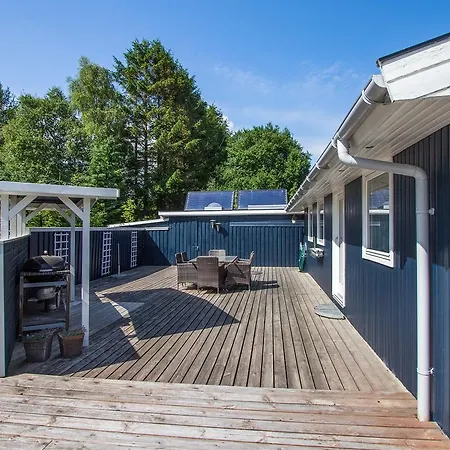 Three-bedroom Holiday In * Hals