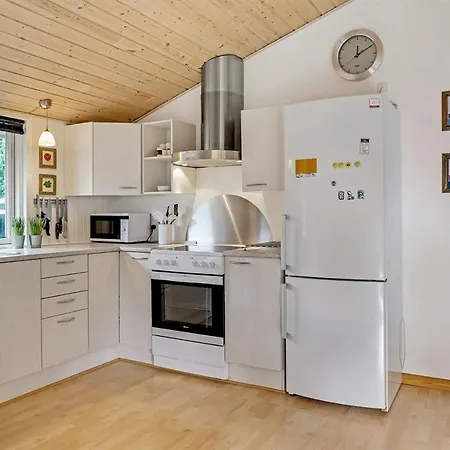 Three-bedroom Holiday In * Hals